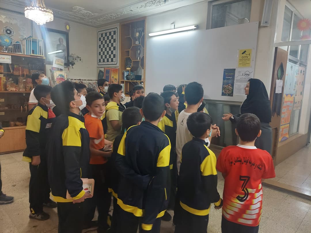 دست ها برای زدن نیست